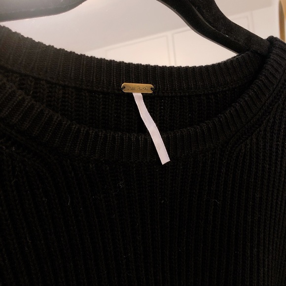 FREE PEOPLE // Black Sweater Cropped Poncho // Size Small - Picture 2 of 4